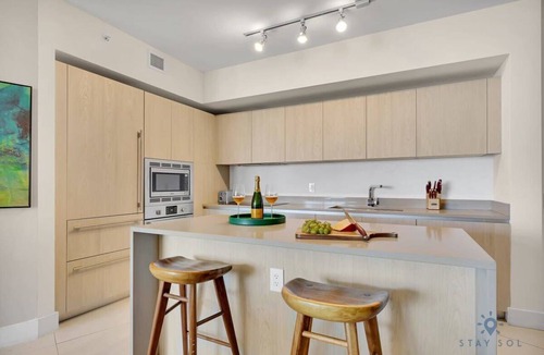 Hollywood South Central Beach Apartment | 1BR Ocean View Balcony - Amazing Pool