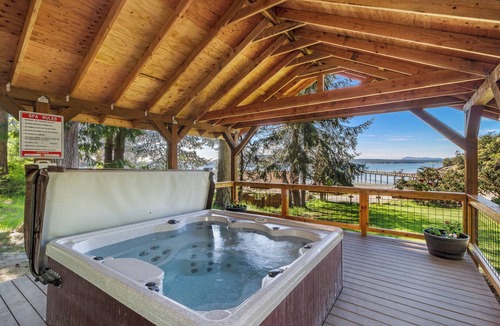 Eastsound Cabin | 1BR Ocean View Cabin - 30 second walk to west-facing beach and sunsets!
