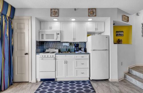 Myrtle Beach Apartment | 1BR Oceanfront condo with Pool & Balcony