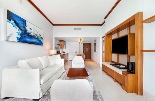 North Beach Apartment | 1BR Oceanfront Resort with pool