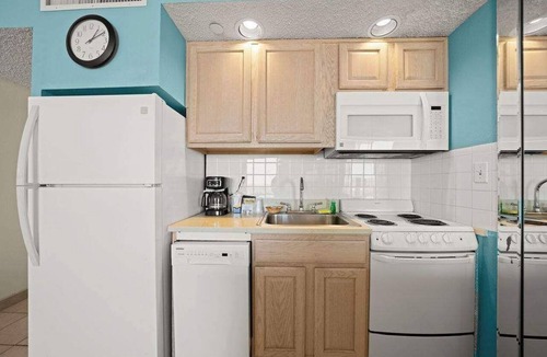 Northeast Virginia Beach Condo | 1BR Oceanfront Views with Heated Indoor Pool