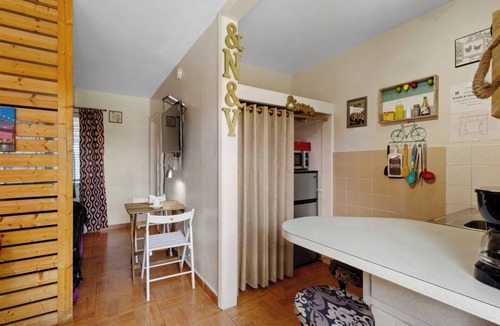 Downtown Hollywood Apartment | 1BR Pet-Friendly Studio Parking and Backyard BBQ