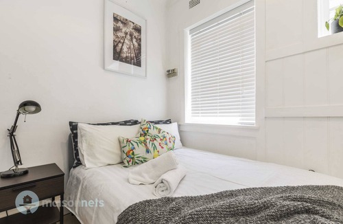 Potts Point Apartment | 1BR Potts Point Apt Close to Eateries and Shops