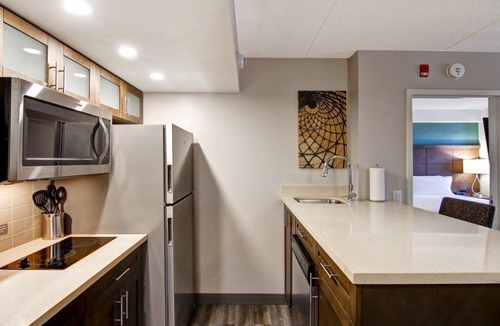 Vaughan Apartment | 1BR Queen Suite w/Sofa Bed + Full Kitchen