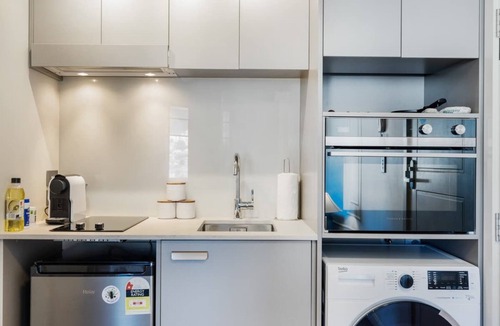 Te Aro Apartment | 1BR Studio in Te Aro - City Lookout