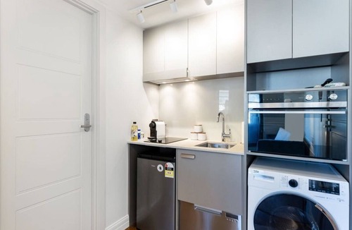 Te Aro Apartment | 1BR Studio in Te Aro - City Lookout