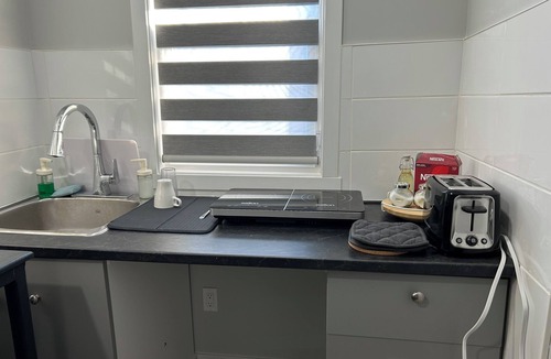 Southeast Edmonton House | 1BR suite, fully private, no shared space, 20 mins from airport.