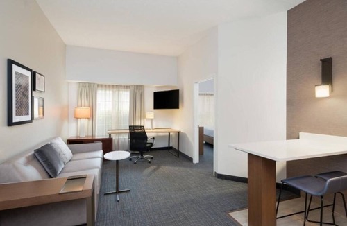 Williamsburg Hotel | 1BR Suite | Mariott Williamsburg | Colonial Wburg, W&M, Busch Gardens