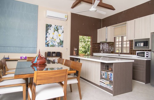 Na Mueang Villa | 1BRM Beachfront Villa with pool & garden