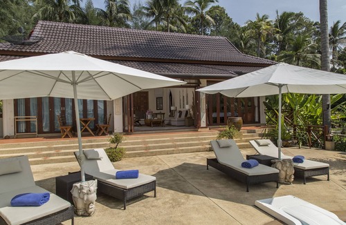Na Mueang Villa | 1BRM Beachfront Villa with pool & garden