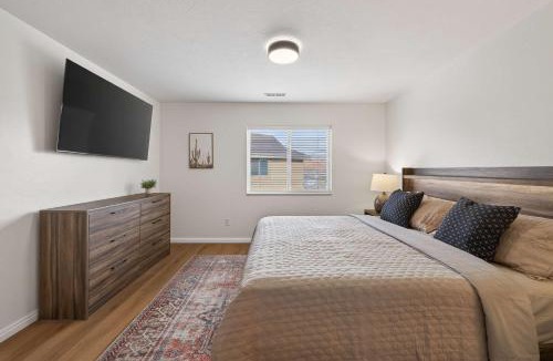 Moab South Valley House | 1J Top Floor Moab RedCliff Condo POOL & HOT TUB
