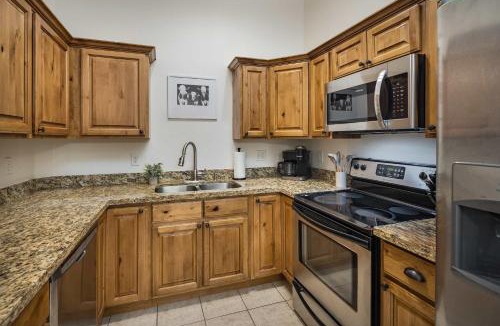 Moab South Valley House | 1L Top Floor Moab RedCliff Condo POOL & HOT TUB