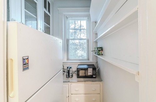 Coolidge Corner South Side Apartment | ①min>Coolidge: Full Kitchen- 2