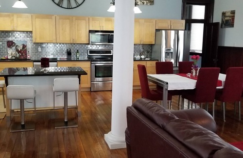 Milan Apartment | 1st Class Sophisticated Loft, @ Historic Milan 1937 Hoosier Basketball Museum