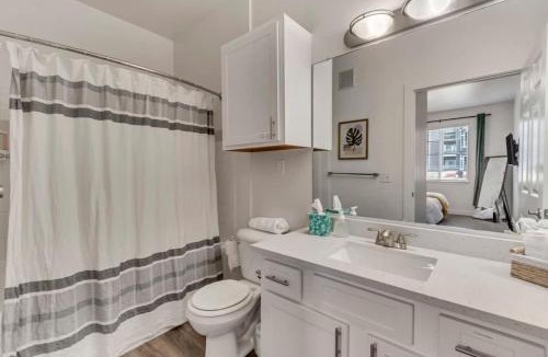 Clearfield Apartment | 1st Fl King Beds Pool Garage - Near AFB
