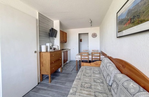 Reberty Apartment | 1st floor, balcony, tv, ski locker, 24m², Les Menuires