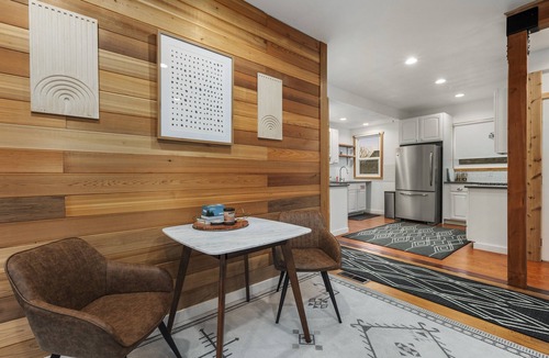 Enumclaw Condo | 1st floor in Duplex Chic 1BR Close to Mt. Rainier