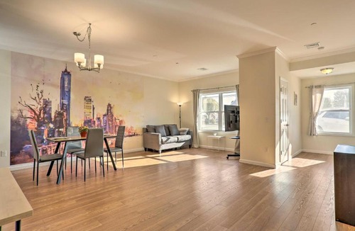North Arlington Apartment | 1st-Floor North Arlington Pad Less Than 10 Mi to NYC!