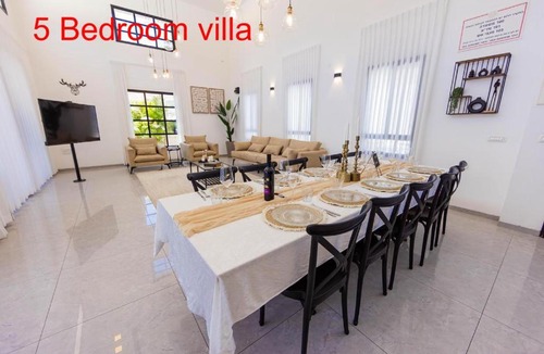 Migdal Villa | 2 וילות צמודות מהממות - בריכה ג'קוזי וחדר ממ"ד פרטיים בכל וילה