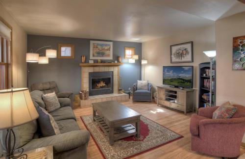 Durango House | 2 2 Ferringway 13