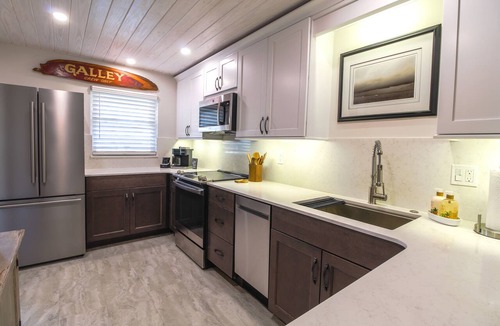 New Smyrna Beach Condo | 2/2 Oceanfront complex! Impressive 5 Star Reviews. No-Drive Beach