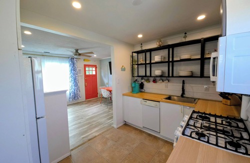 Villas House | 2/3-bdrm home in the sunset capital! Close to Cape May and Wildwood! EV charger
