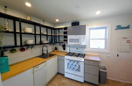 Villas House | 2/3-bdrm home in the sunset capital! Close to Cape May and Wildwood! EV charger