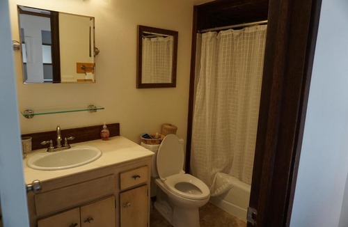 Jackson House | 2-3 bedroom/2 bath