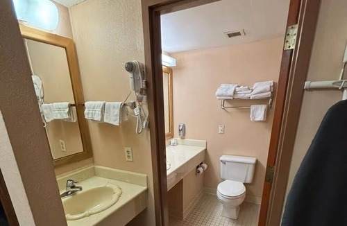 Marysville Hotel | 2 Accommodations Good for Group Stays in Marysville | Free Parking