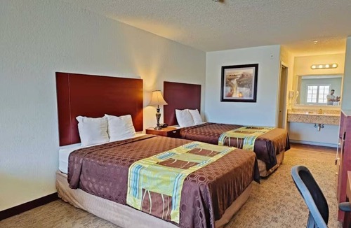 Pearsall Hotel | 2 Accommodations with Free Parking | Explore Frio Regional Parks | 2 Queen Beds