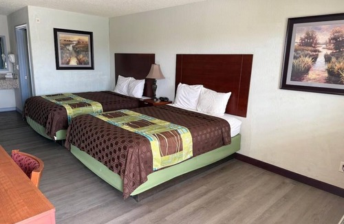 Pearsall Hotel | 2 Accommodations with Free Parking | Explore Frio Regional Parks | 2 Queen Beds