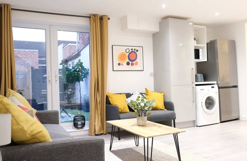 Earls Barton House | 2 Adjoining Spacious Homes w Garden - Sleeps 14