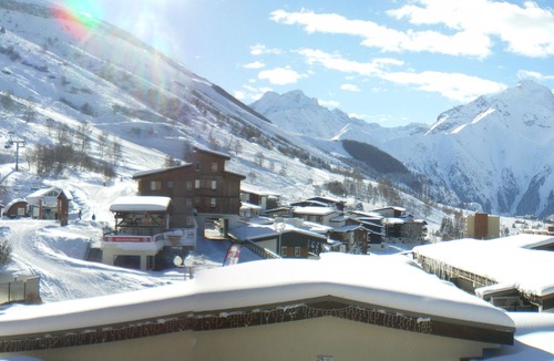 Mont-de-Lans Apartment | 2 adjoining studios at the foot of the track for 4 to 8 people