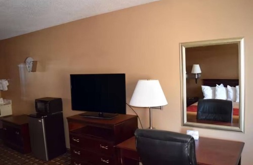 Richburg Hotel | 2 Affordable getaway featuring a single bed and great amenities