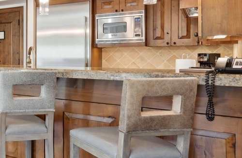 Downtown Resort | 2 Amenities, Fireplace, Hot Tub, Fire Pit, Core!