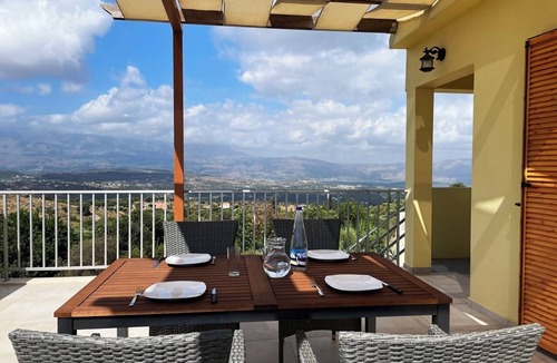 Drapanos Apartment | 2 Apartments Sharing Garden and Pool