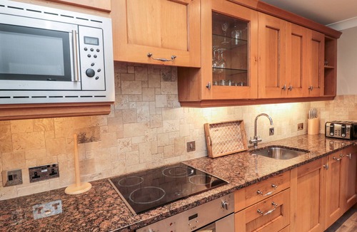Beadnell Cottage | 2 APPLE TREE, romantic, country holiday cottage in Beadnell