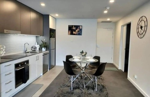 Griffith Apartment | 2 B/R modern apartment free parking prime location Canberra