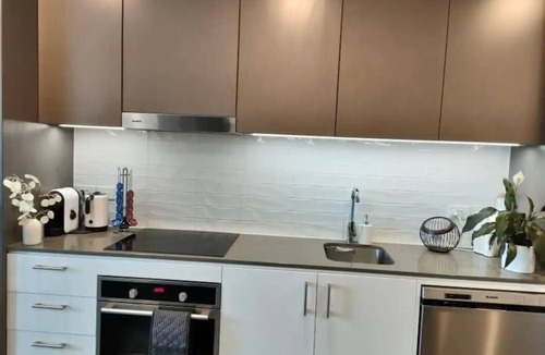 Griffith Apartment | 2 B/R modern apartment free parking prime location Canberra