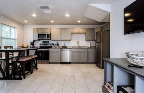 Smith's Memento Apartment | 2 Bd apt walking distance to Beach & Ocean Center