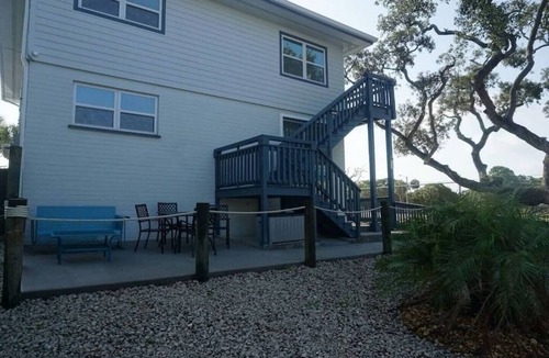 Smith's Memento Apartment | 2 Bd apt walking distance to Beach & Ocean Center