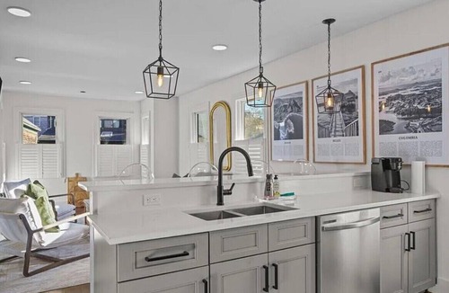 Newport Apartment | 2 Bd/Bath Beauty in the Point! Furnished 2025, Westin King Mattress + Dbl/2Twin
