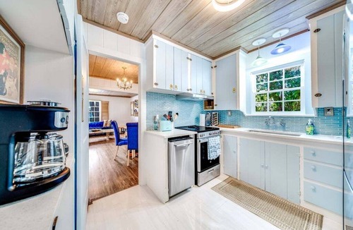 Del-Ida Park Historic District House | 2 BD Historic Delray Beach Cottage walk to the Ave