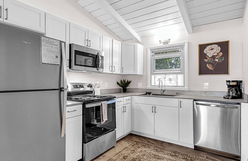 Cheyenne Apartment | 2 BD Perfect Extended Stay W/Onsite Laundry Plus Off Street Parking - Villas1