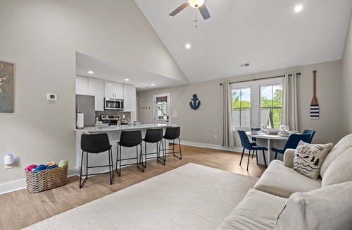 West Union House | 2 Bdr on Lake Keowee- Lake/Dock Access 15 Min to Seneca, 30 min to Clemson