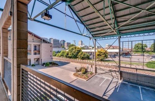 North Capitol House | 2 BDR Riverfront Living in Downtown Nashville