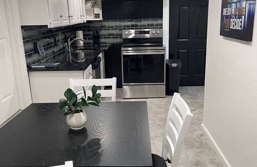 South Arlington House | 2 Bdrm 2 Ba Gem, Where Comfort Meets Convenience Sports, Fun, Eats & Campus Life