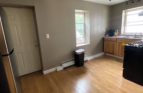 Evanston Apartment | 2-Bdrm Apt In-Unit Lndry & Balcony Near NU Hsptls ALL Basic Essentials