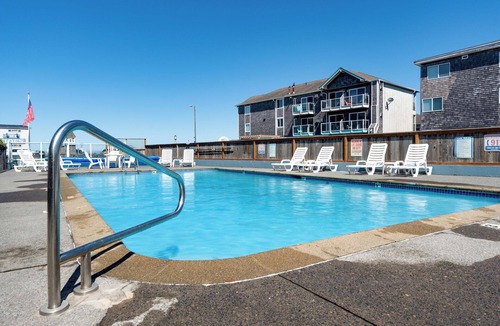 Seaside Cottage | 2 Bdrm Beachside/Poolside Condo, Tides by the Sea, Great for family's - Unit 121