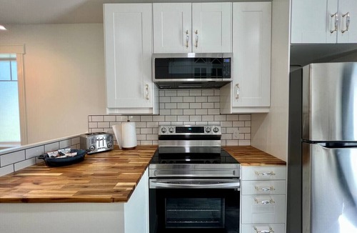 South Lethbridge House | 2 Bdrm Coach House Near Hospital
